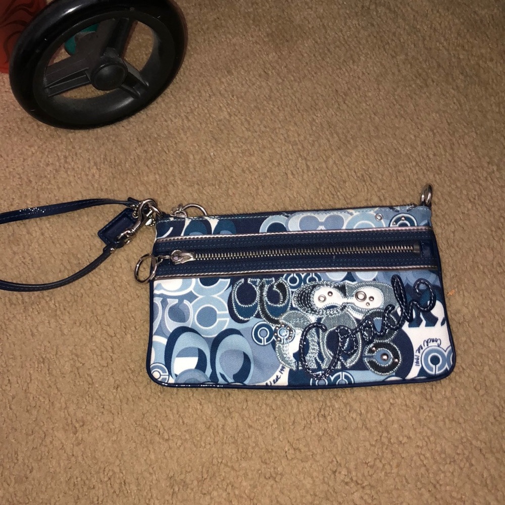 Coach Poppy design Wristlet